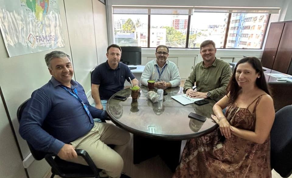 Amzop busca apoio da Famurs para agilizar processos de liberação ambiental na suinocultura regional