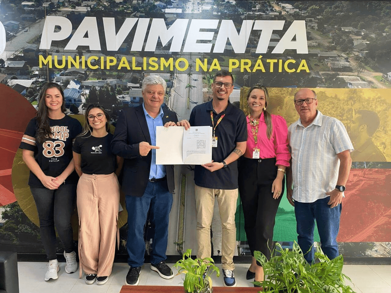 Liberato Salzano firma convênio de R$ 1,2 milhão para obras de pavimentação urbana