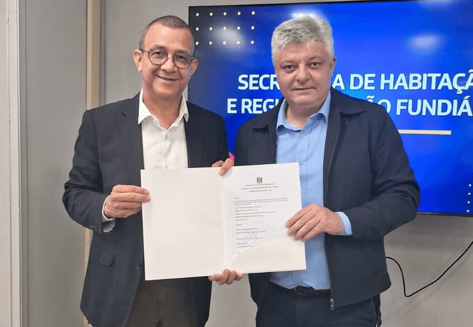 Prefeito de Liberato Salzano assina importantes convênios em Porto Alegre