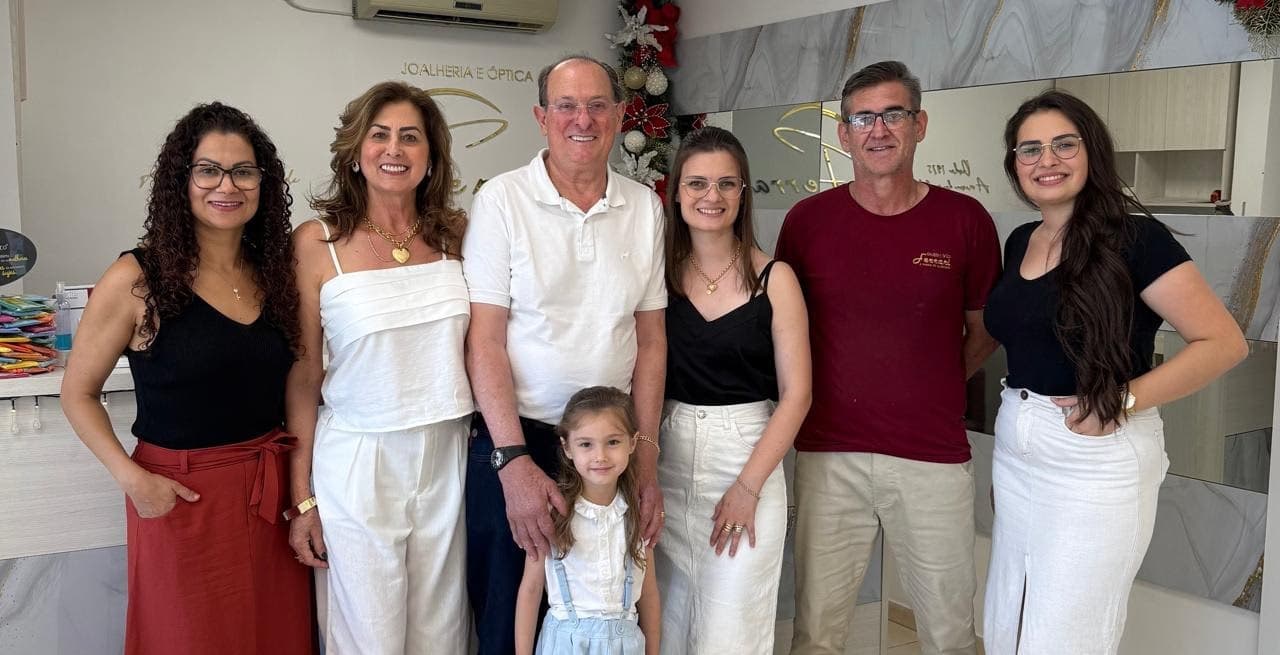 Joalheria e Óptica Ferrari celebra 50 anos de história, tradição e confiança em Rodeio Bonito