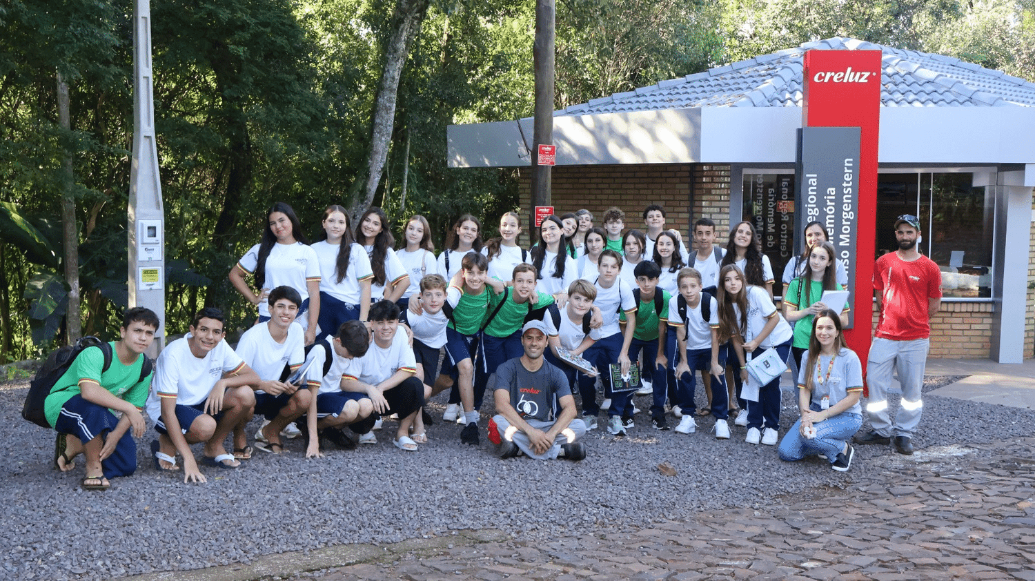 Creluz recebe alunos de Rodeio Bonito em visita ao Museu de Geração de Energia