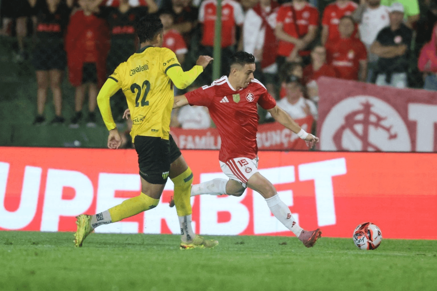 Inter enfrenta o Ypiranga em partida que vale uma vaga na decisão do Campeonato Gaúcho