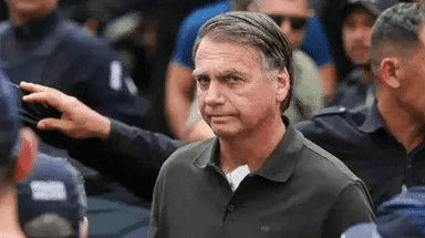 Bolsonaro tem piora na função renal e segue internado em UTI