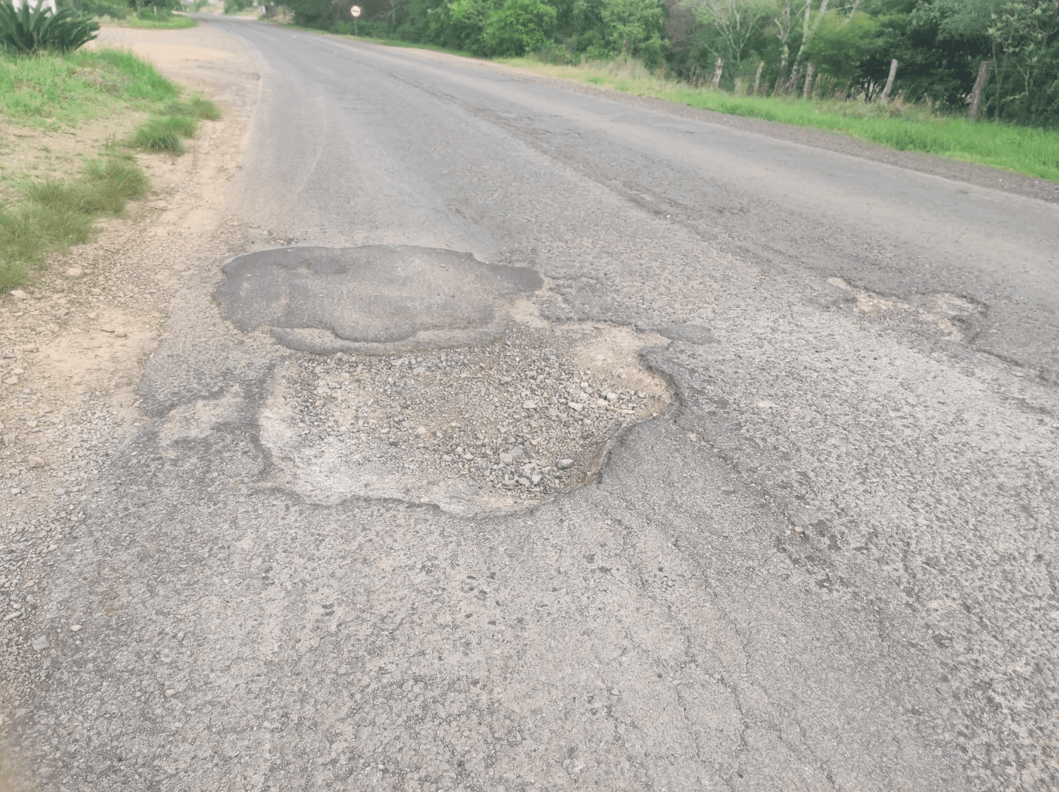 Motoristas que trafegam pela ERS-587 enfrentam trechos com buracos entre Seberi e Rodeio Bonito