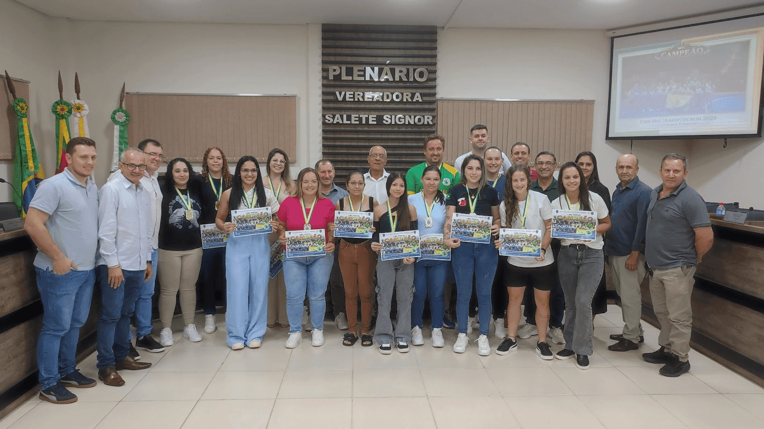 Legislativo de Pinhal homenageia equipe feminina campeã da Copa Amzop/Sesc/Sicredi 2025