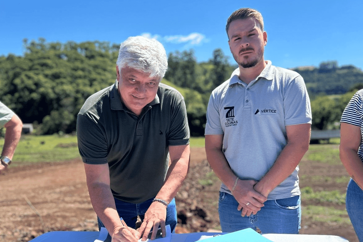 Liberato Salzano lança obra para construção de Centro de Convivência