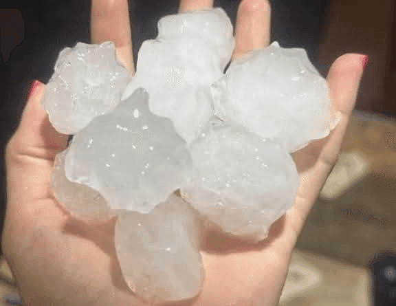 Rodeio Bonito e Ametista do Sul: forte chuva de granizo atinge comunidades do interior na madrugada