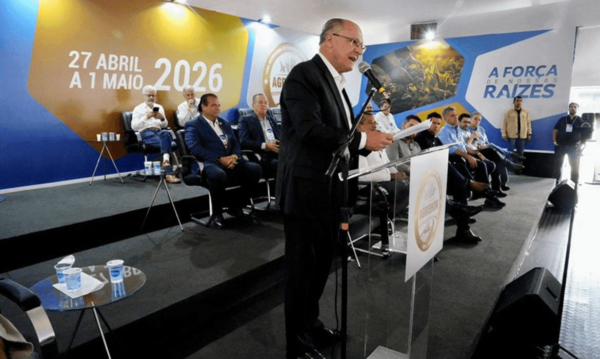 Governo anuncia R$ 450 milhões para fortalecer produção de leite da agricultura familiar
