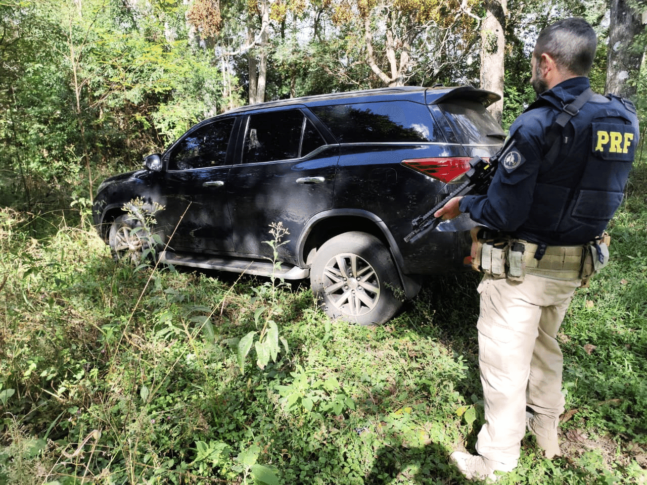 PRF recupera veículo furtado minutos antes em Passo Fundo