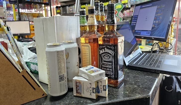 Comércio flagrado vendendo cigarros e bebidas ilegais será multado e poderá ser fechado no RS