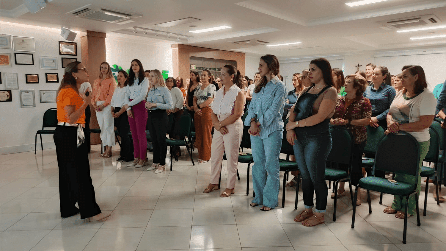 Acisa promove café-palestra sobre protagonismo feminino 