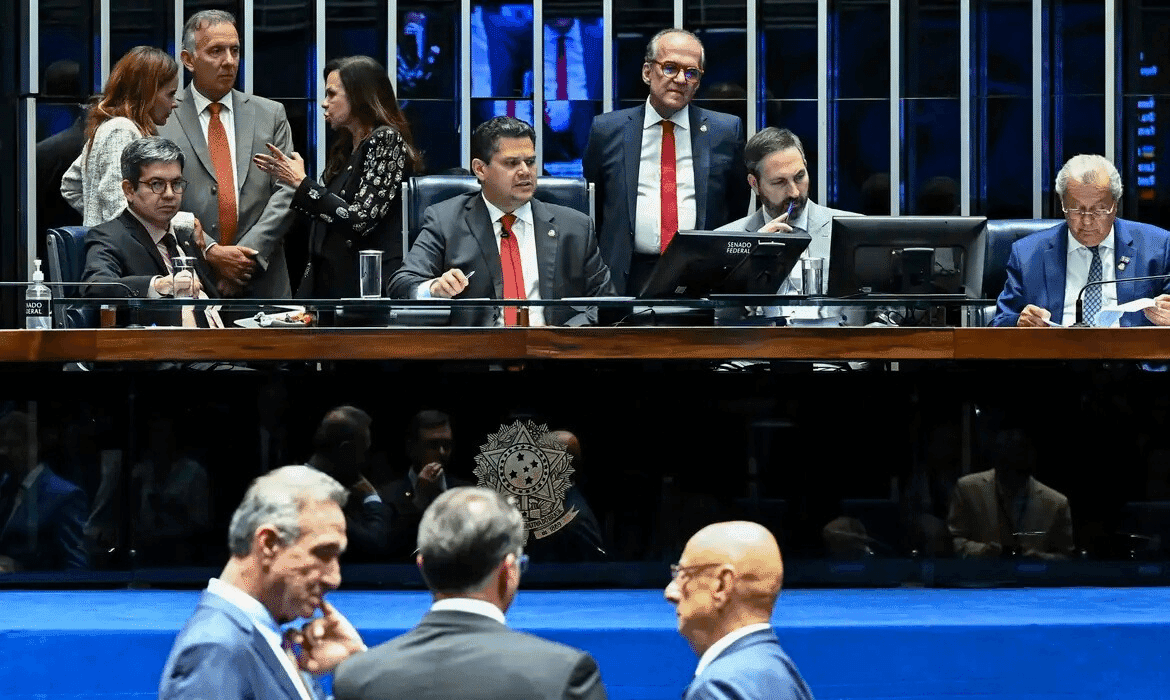Senado aprova projeto que endurece penas para crimes de furto e roubo