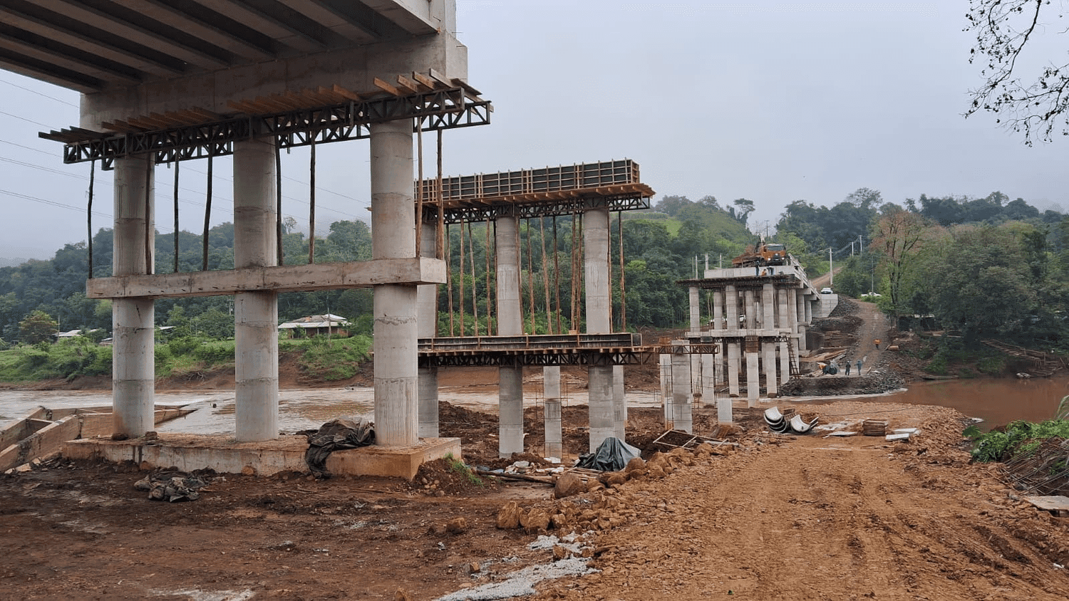 Reconstrução da ponte de Rodeio Bonito avança e deve ser concluída até setembro