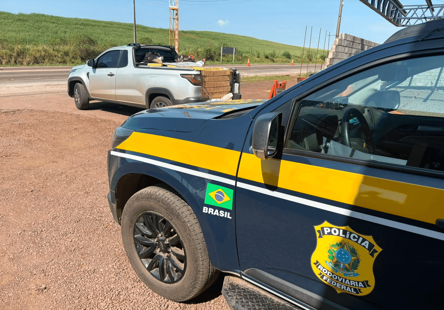 PRF prende dois homens em Seberi com carga de cigarros contrabandeados