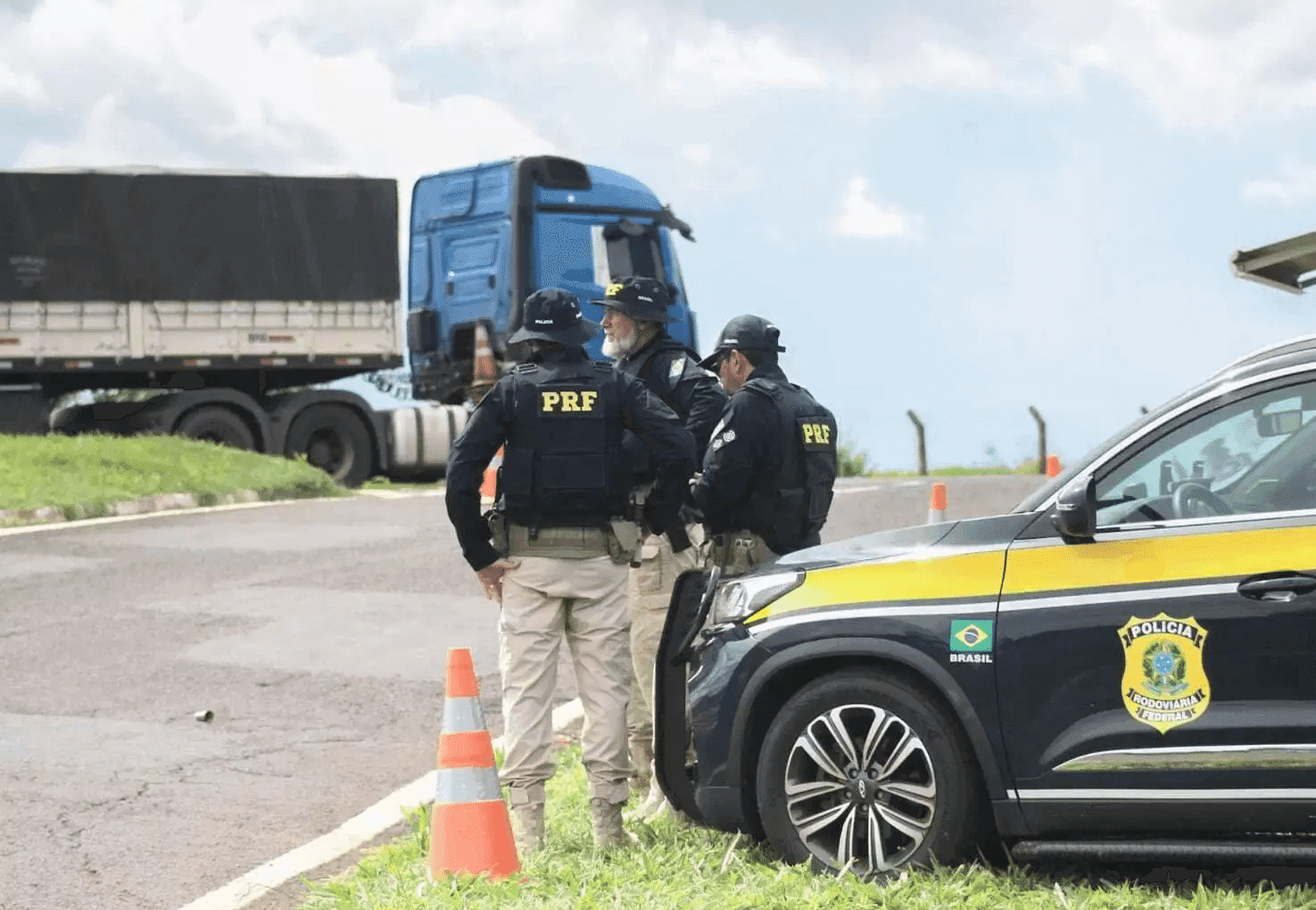 Caminhoneiros cancelam greve após governo anunciar multas de até R$ 10 milhões