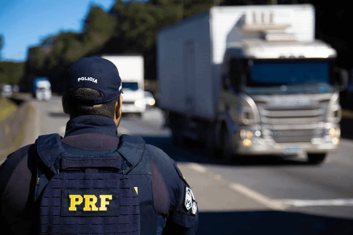 Caminhões têm restrições de tráfego neste feriadão de Páscoa